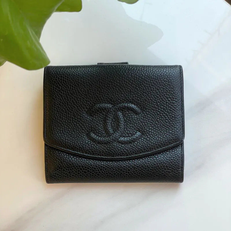 rc029-chanel-vintage-black-caviar-leather-wallet