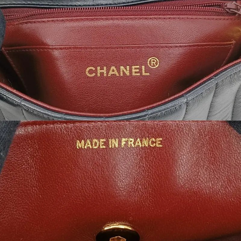 ra200-chanel-vintage-black-lambskin-gold-chain-flap-bag