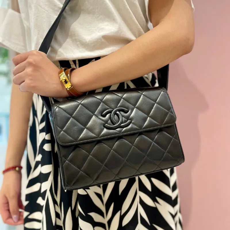 ju429-chanel-vintage-black-lambskin-quilted-flap-bag