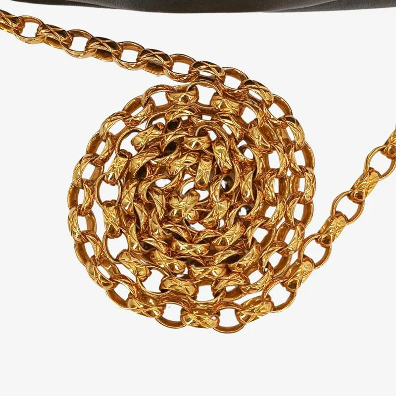 jw233-chanel-vintage-black-lambskin-gold-chain-camera-bag