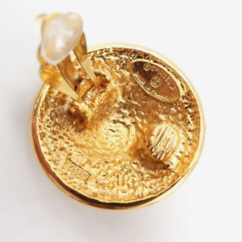 jm891-chanel-vintage-gold-plated-clip-on-earrings