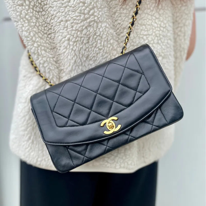 rb607-chanel-vintage-black-lambskin-22cm-diana-flap-bag