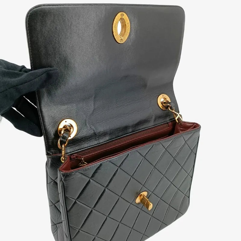 c370-chanel-vintage-black-lambskin-qulited-flap-bag