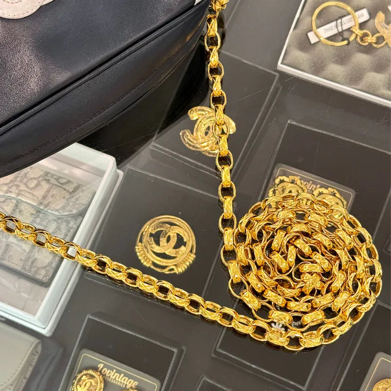 rb795-chanel-vintage-white-navy-lambskin-gold-chain-camera-bag