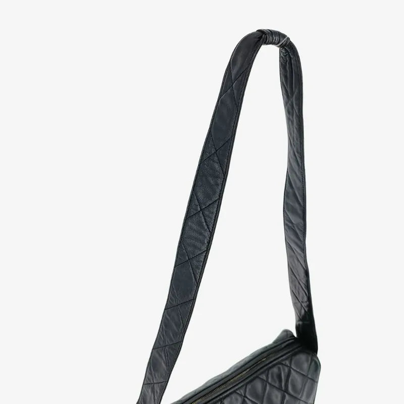 ju947-chanel-vintage-black-lambskin-quilted-camera-bag