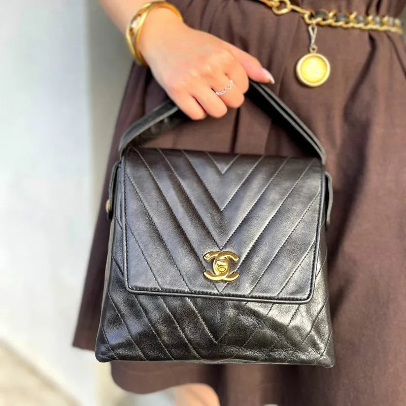 c357-chanel-vintage-black-lambskin-chevron-flap-bag