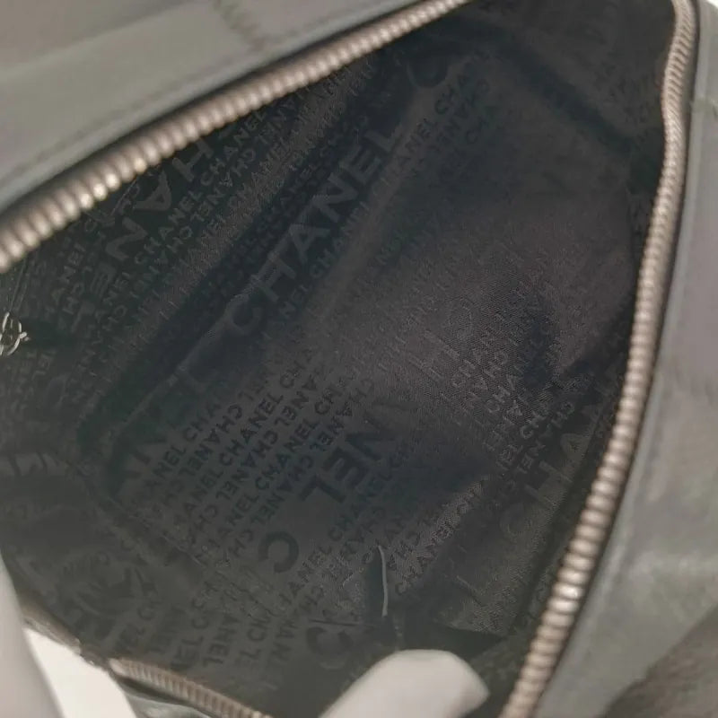 rb765-chanel-vintage-black-caviar-leather-chocolate-bar-handbag