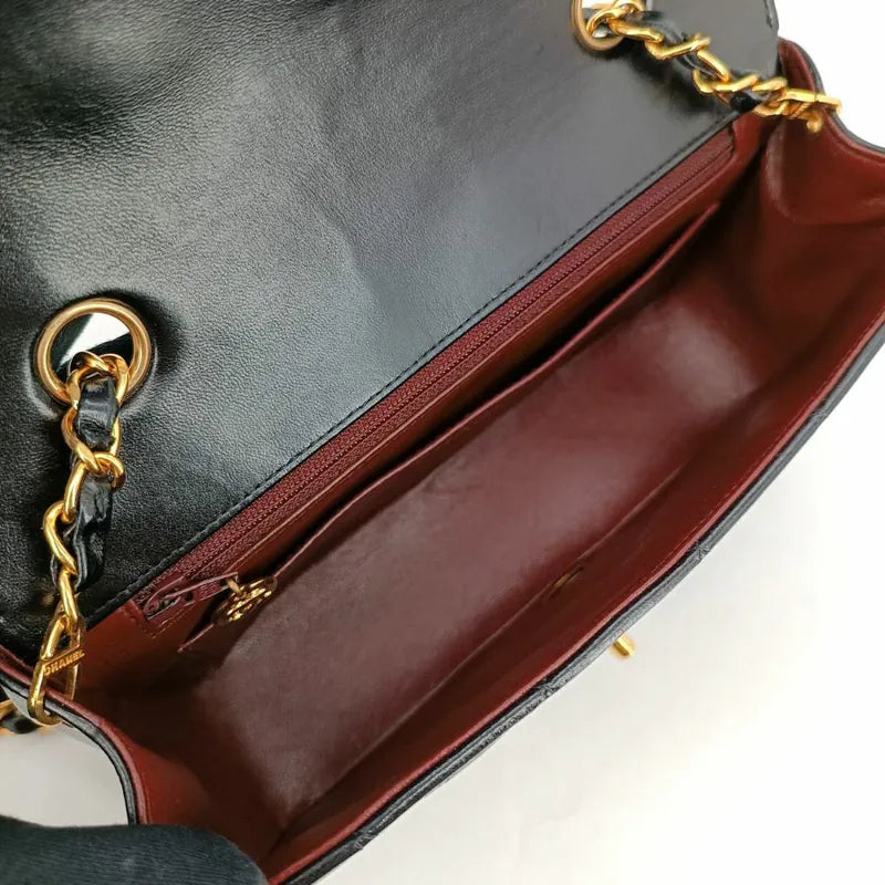 ra831-chanel-vintage-black-lambskin-22cm-diana-flap-bag