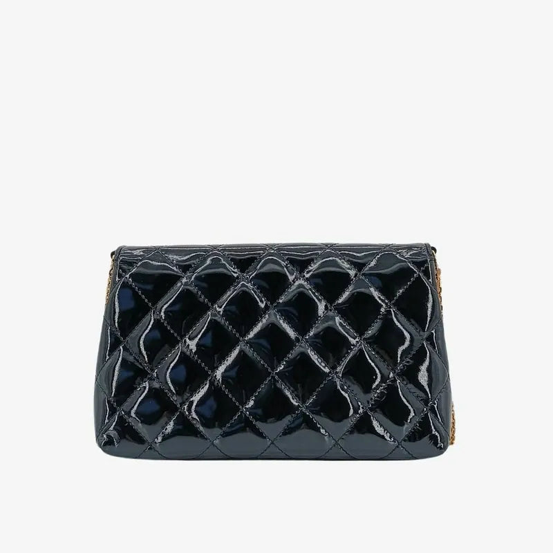 c320-chanel-vintage-black-patent-leather-quilted-flap-bag