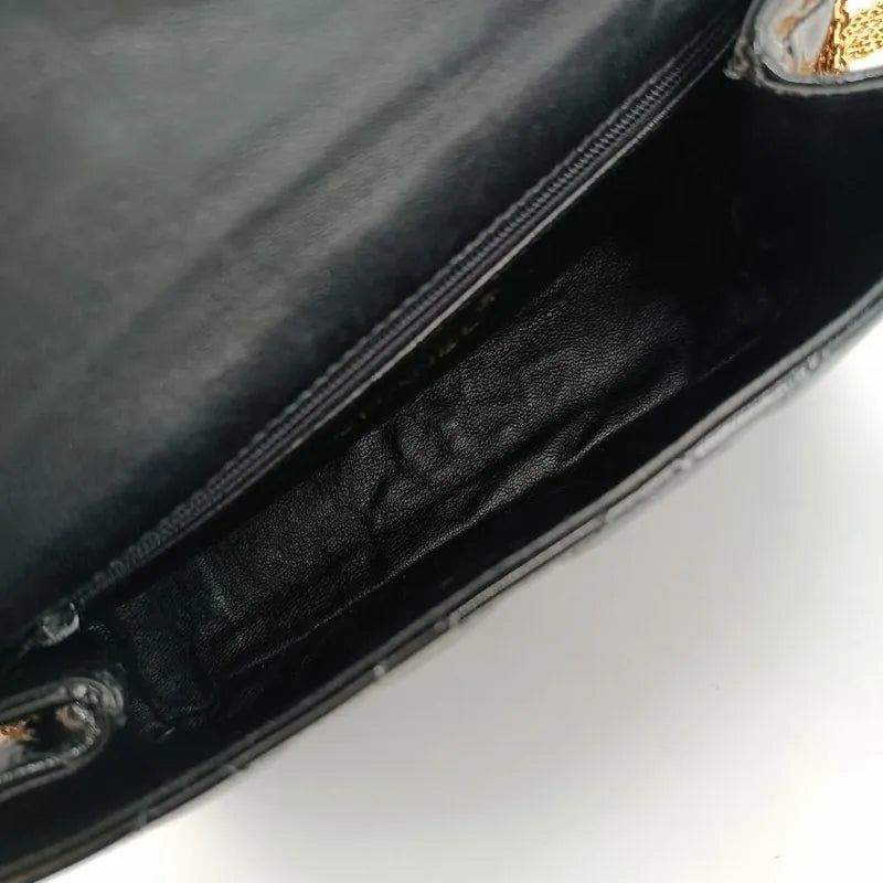 c320-chanel-vintage-black-patent-leather-quilted-flap-bag