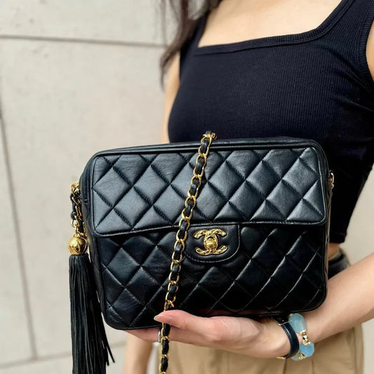 ra813-chanel-vintage-black-lambskin-quilted-camera-bag