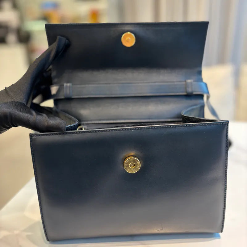 jx912-salvatore-ferragamo-vintage-navy-vara-ribbon-shoulder-bag