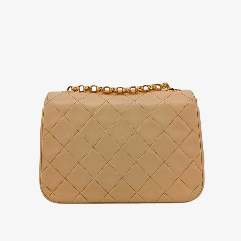 ra822-chanel-vintage-beige-lambskin-gold-chain-flap-bag