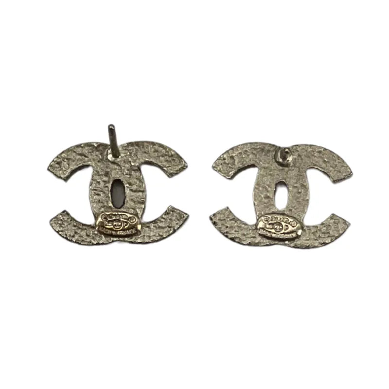 re132-chanel-matte-silver-pink-crystal-cc-logo-earrings