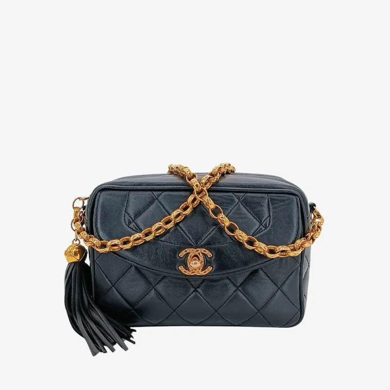 jw233-chanel-vintage-black-lambskin-gold-chain-camera-bag