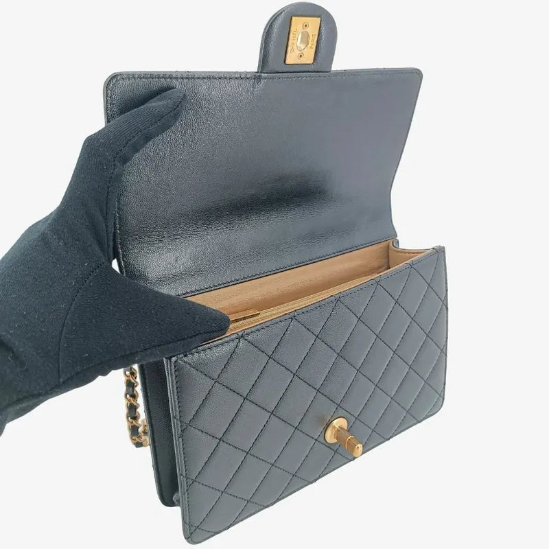 ra407-chanel-black-calfskin-quilted-lmitation-pearl-flap-bag