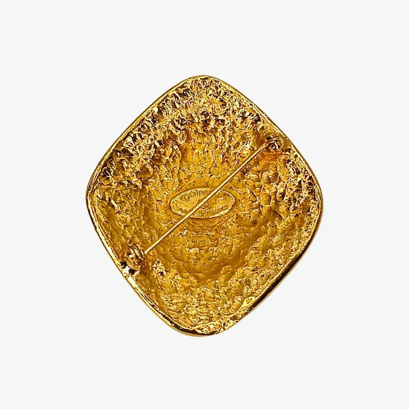 rc322-chanel-vintage-diamond-shaped-gold-plated-brooch