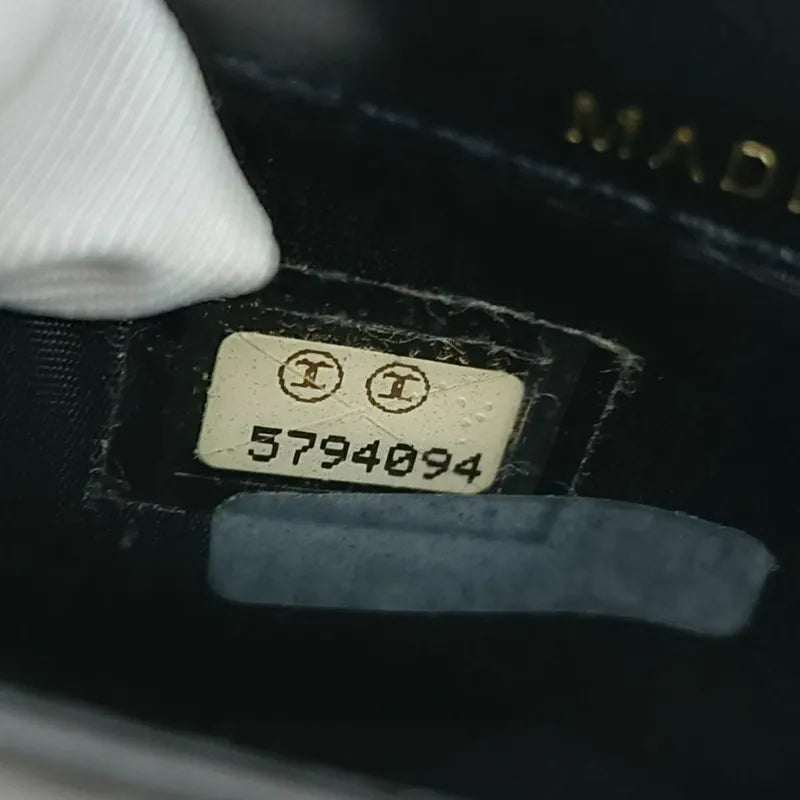 ju284-chanel-vintage-black-lambskin-card-holder