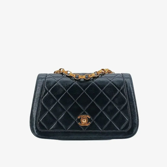 ra176-chanel-vintage-black-lambskin-gold-chain-flap-bag