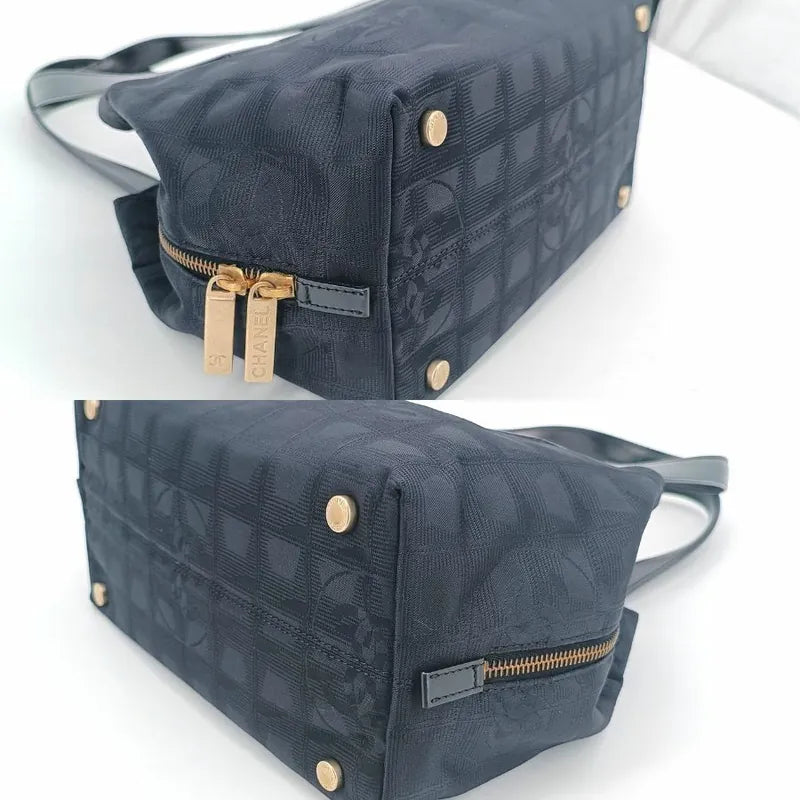 ra211-chanel-vintage-black-nylon-handbag