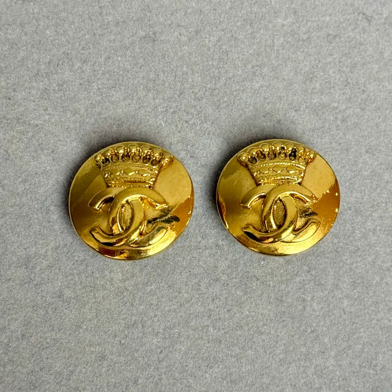 rc428-chanel-vintage-cc-crown-gold-plated-clip-on-earrings