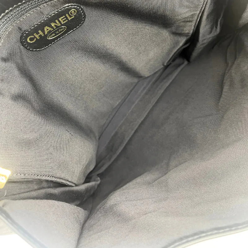 jw049-chanel-vintage-black-lambskin-cc-pattern-flap-bag