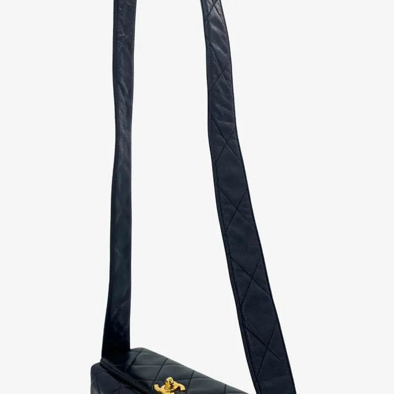 rc331-chanel-vintage-black-lambskin-cc-turnlock-shoulder-bag