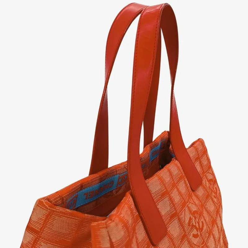 ra476-chanel-vintage-red-nylon-tote-bag