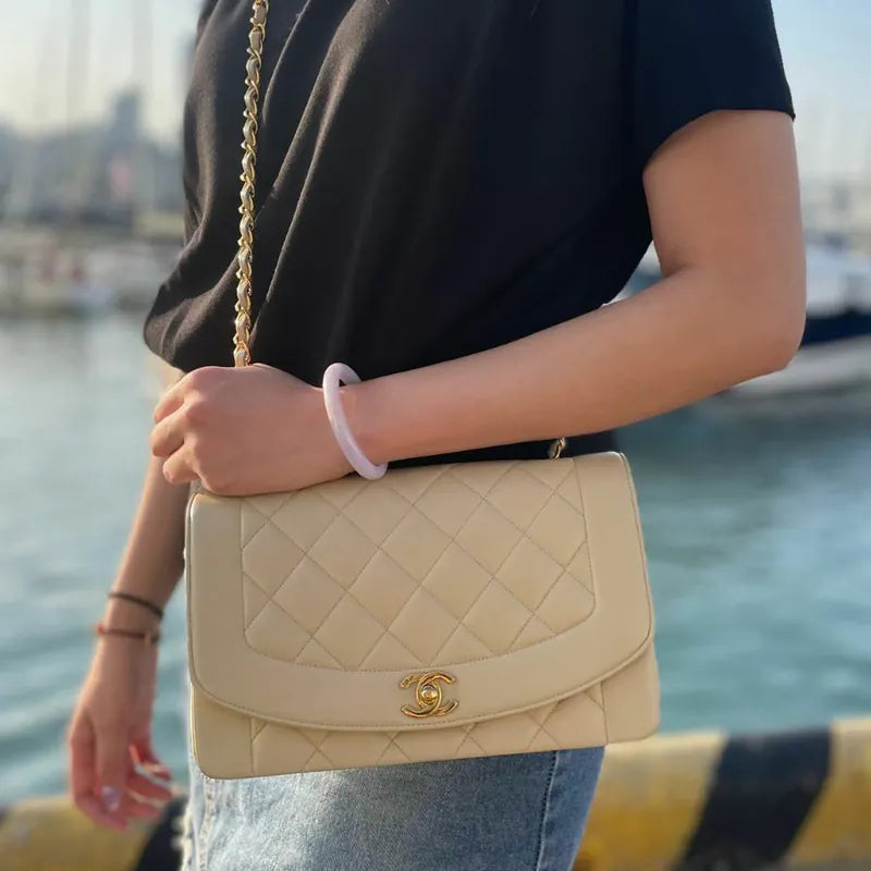 jt526-chanel-vintage-beige-lambskin-25cm-diana-flap-bag