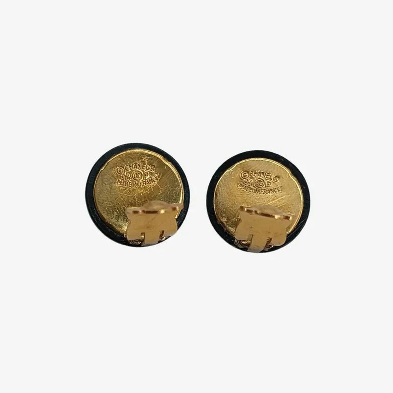jt317-chanel-vintage-cc-round-gold-plated-clip-on-earrings