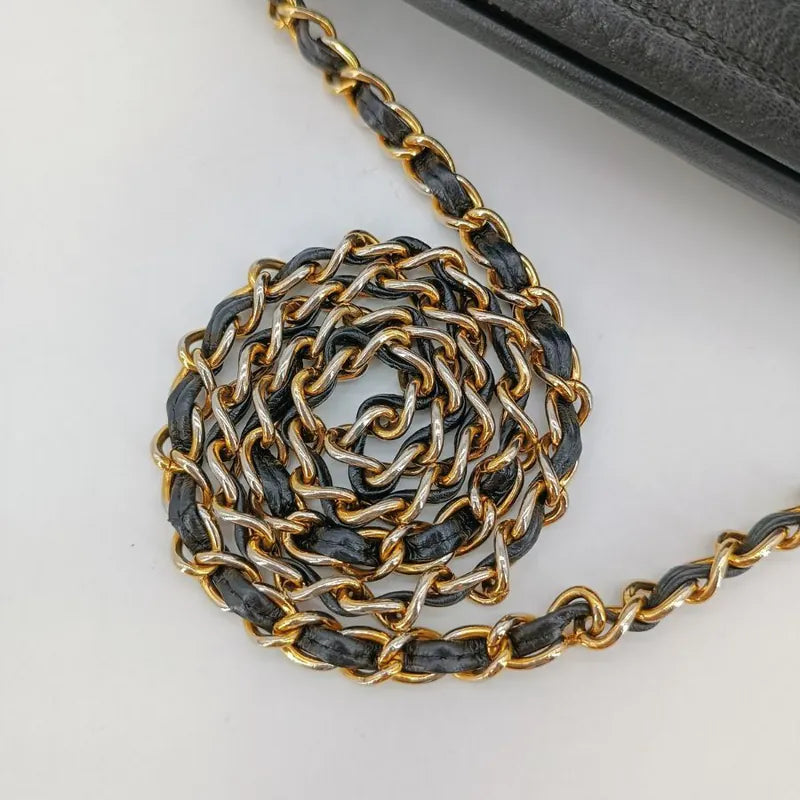 ra699-chanel-vintage-black-lambskin-quilted-camera-bag