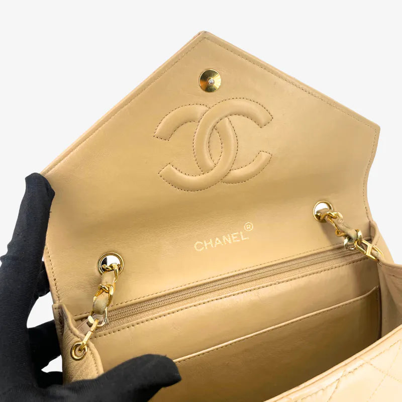c565-chanel-vintage-beige-lambskin-big-cc-pointed-flap-bag