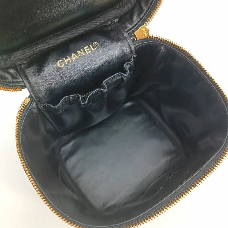 jah133-chanel-vintage-black-caviar-leather-cosmetic-bag
