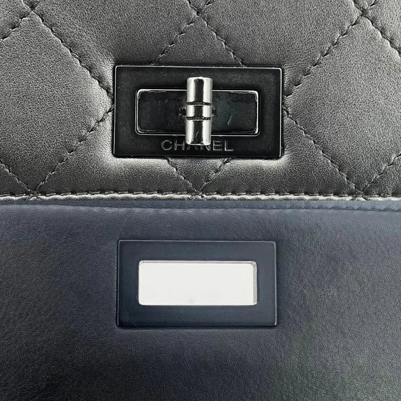 jw451-chanel-vintage-lambskin-classic-flap-shoulder-bag-black-hardware-255