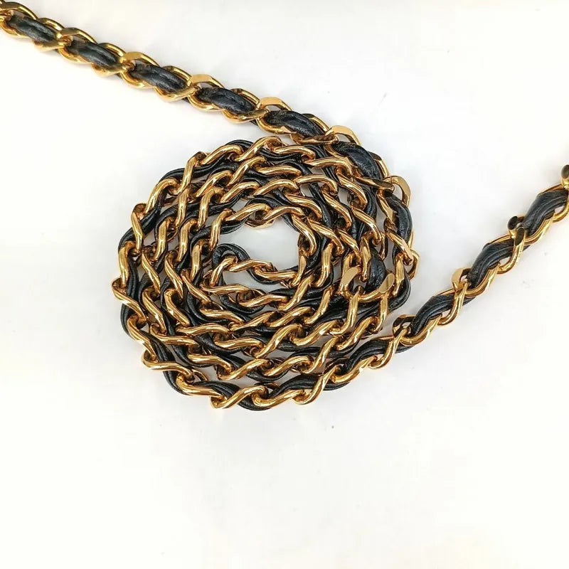 jr668-chanel-vintage-black-lambskin-tassel-camera-bag