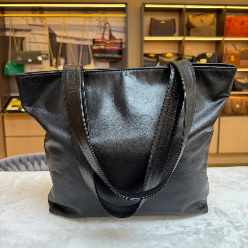 jw337-chanel-vintage-black-lambskin-cc-embossed-tote-bag