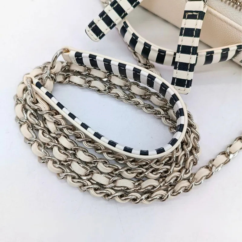 jah168-chanel-bicolor-white-black-caviar-leather-vanity-case-bag