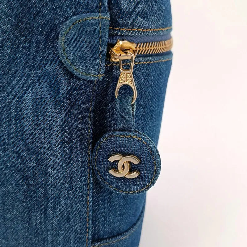 ra980-chanel-vintage-blue-denim-cosmetic-bag