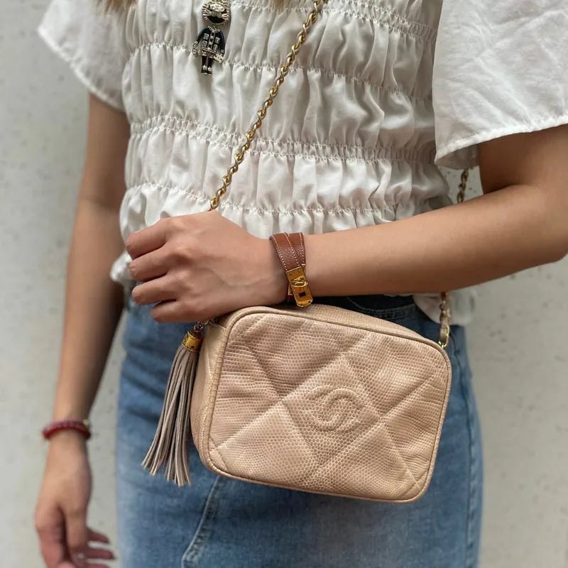 jah164-chanel-vintage-pink-lizard-skin-tassel-camera-bag