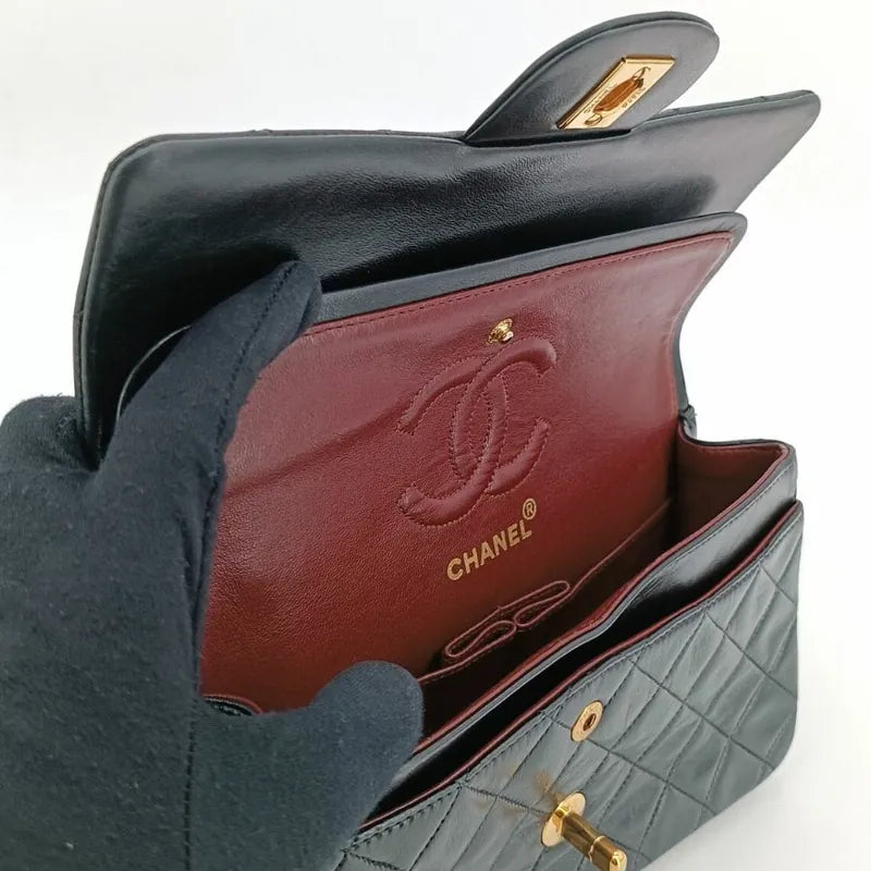 js722-chanel-vintage-black-lambskin-23cm-classic-flap-bag