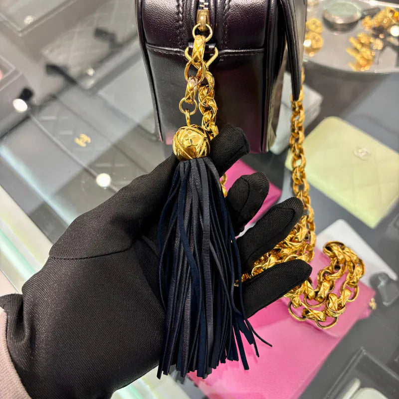 rc584-chanel-vintage-navy-lambskin-gold-chain-camera-bag