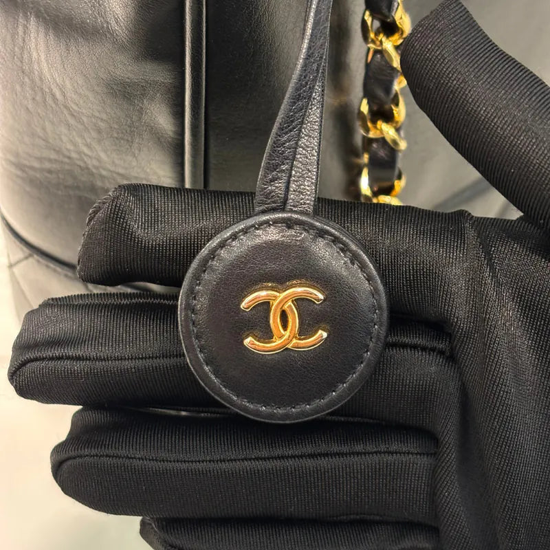 jw553-chanel-vintage-black-lambskin-quilted-tote-bag