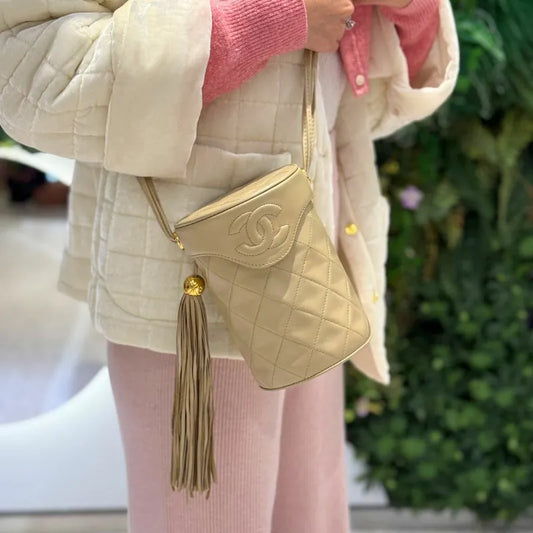 jw445-chanel-vintage-beige-lambskin-cylindrical-bag