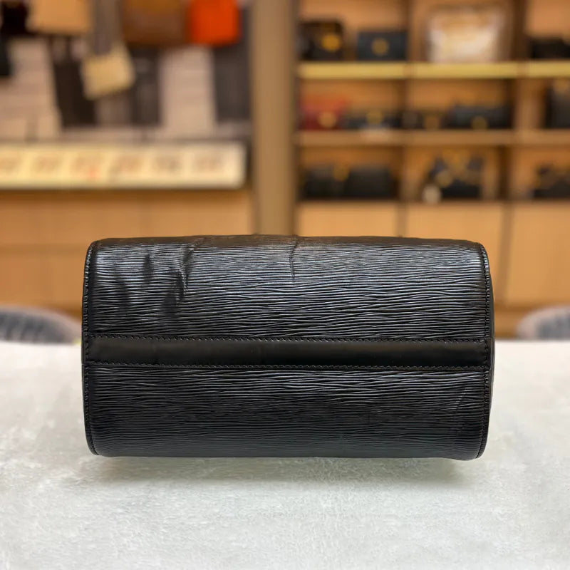 jx687-louis-vuitton-vintage-black-leather-speedy-28