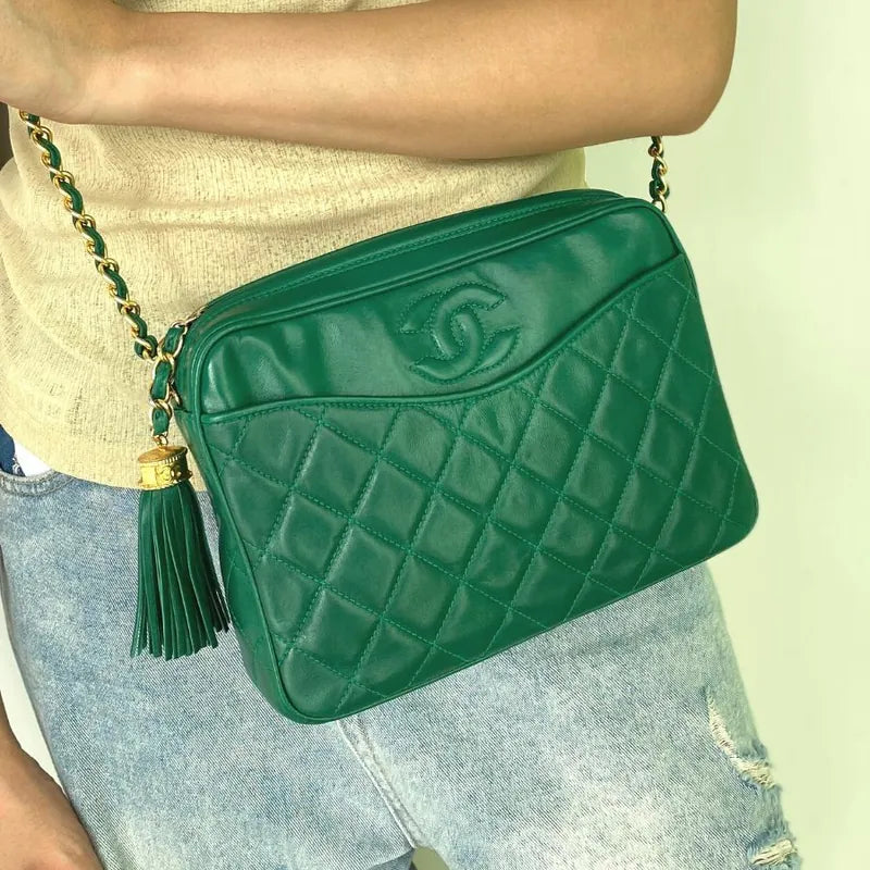 jt300-chanel-vintage-green-lambskin-tassel-camera-bag
