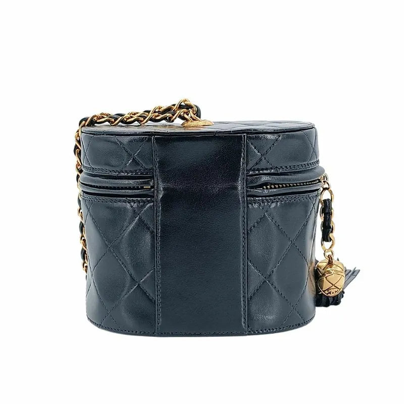 c302-chanel-vintage-black-lambskin-tassel-bucket-bag