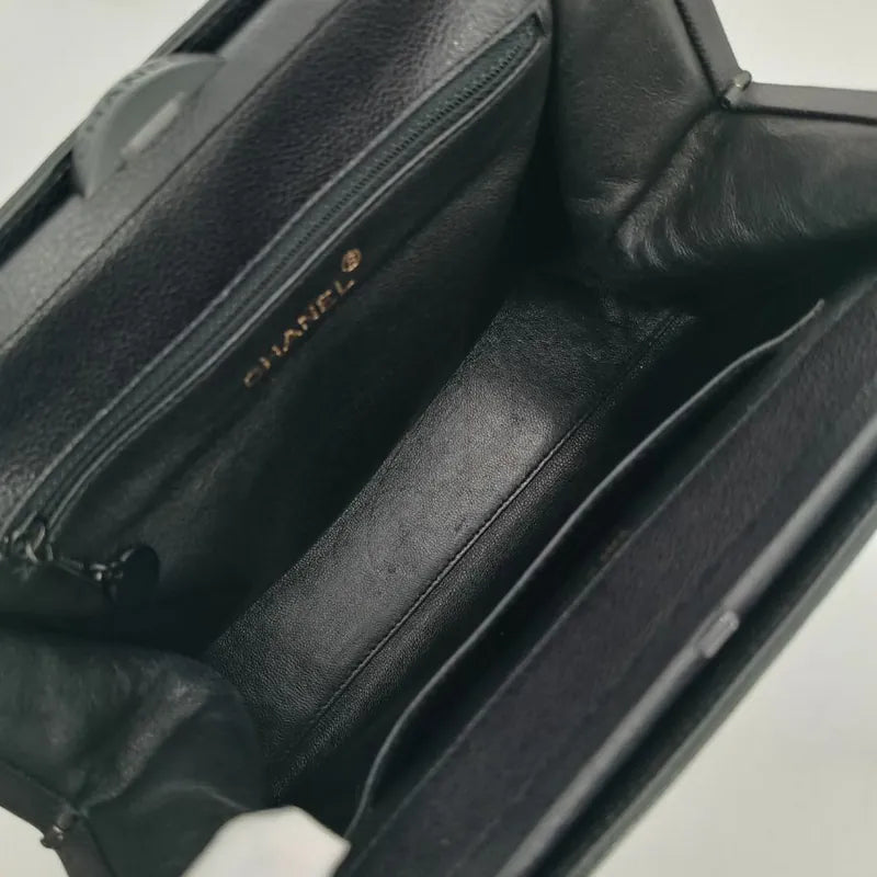 rb308-chanel-vintage-black-caviar-leather-cc-logo-shoulder-bag