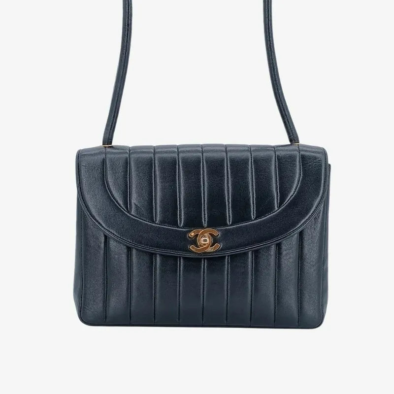 js040-chanel-vintage-black-lambskin-vertical-flap-bag