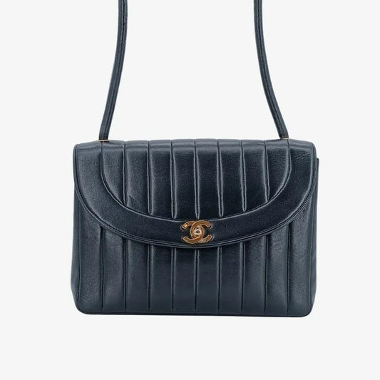 js040-chanel-vintage-black-lambskin-vertical-flap-bag