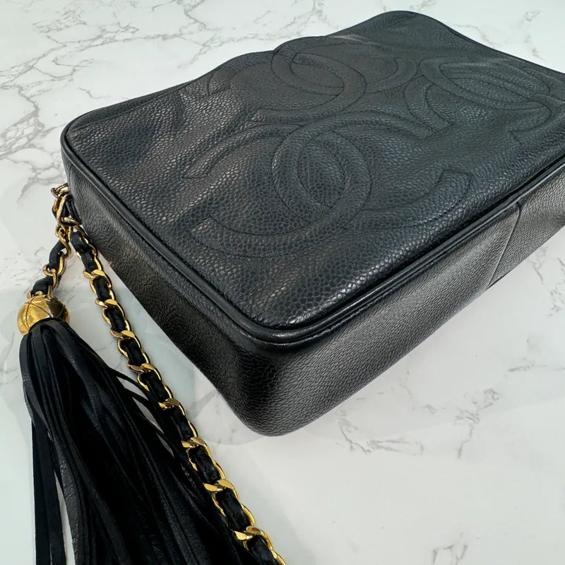 jw935-chanel-vintage-black-caviar-leather-triple-cc-camera-bag